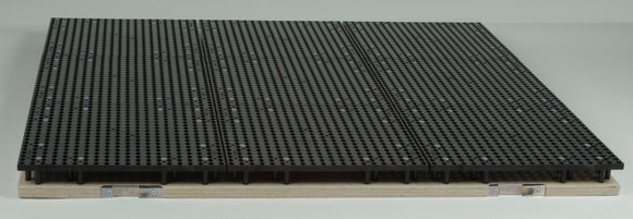 Verlegebrett Devboard 3 x 3 Fuß belegt mit Panduit® Quick-Build™ für die Kabelbaumfertigung
